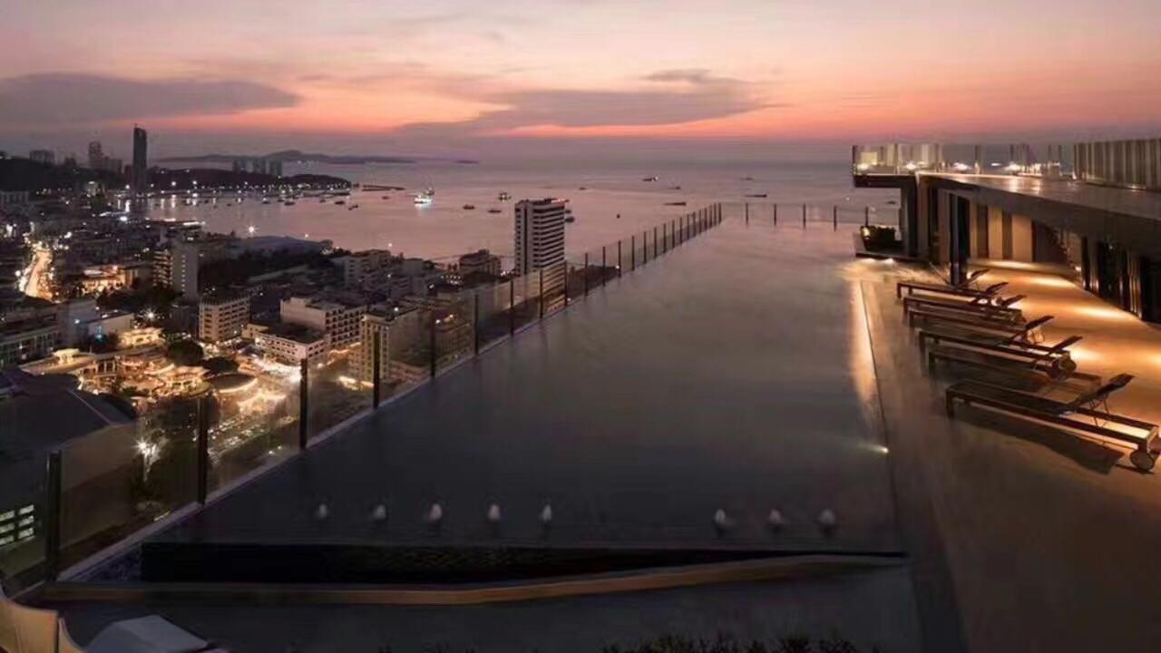 The Base Central Pattaya Exteriér fotografie
