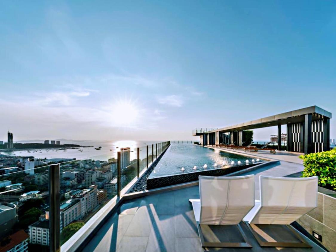 The Base Central Pattaya Exteriér fotografie