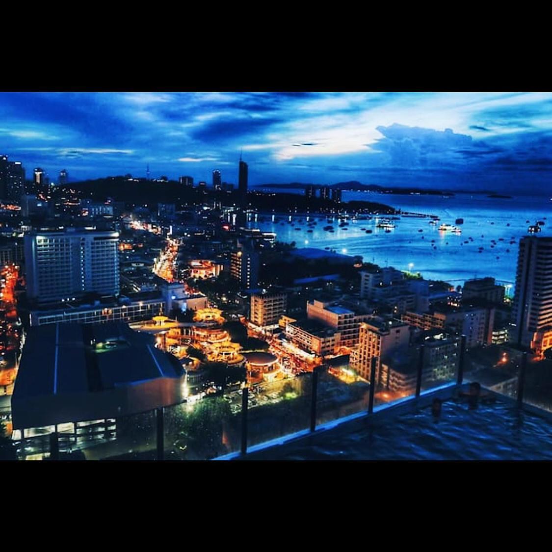 The Base Central Pattaya Exteriér fotografie