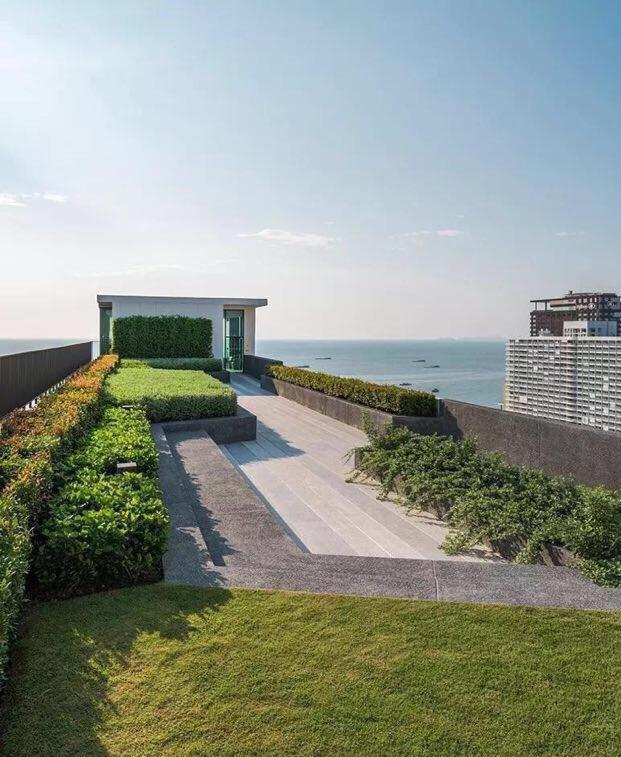 The Base Central Pattaya Exteriér fotografie